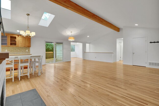 Building Photo - Beautifully Renovated Home in the Heart of Normandy Park