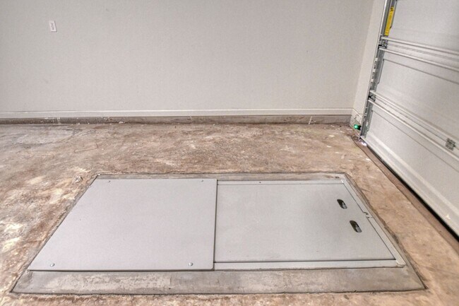 Building Photo - New Construction in Varenna Landing! Storm shelter and lawn care included!