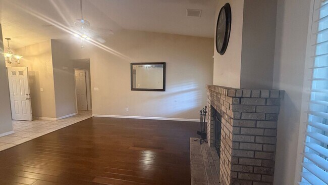 Building Photo - 3-bedroom, 2-bathroom home located in the ...