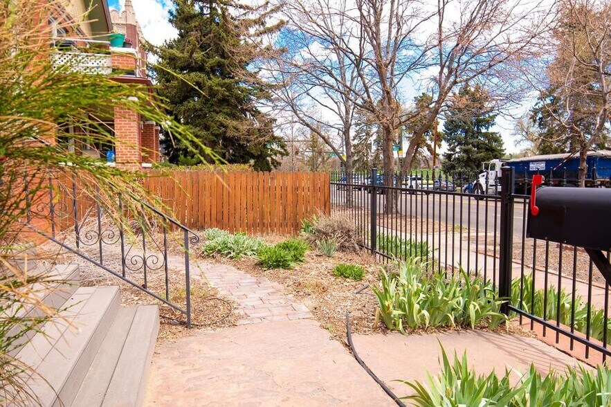 Building Photo - 2235 York St