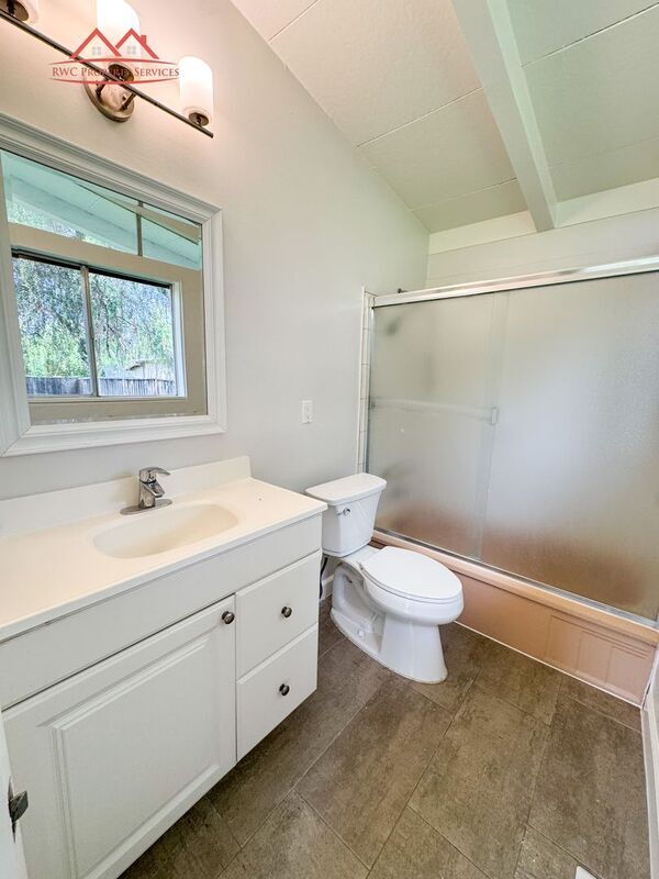 Building Photo - 18731 Hanna Dr