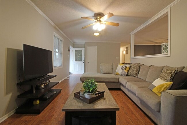 Building Photo - 303 Dobbs Dr SE