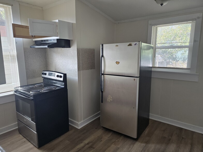 Building Photo - 1912 Leland St