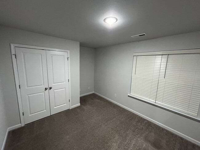 Building Photo - 6031 Villa Ford Ln