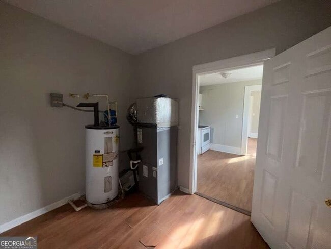 Building Photo - 115 W Tinsley St