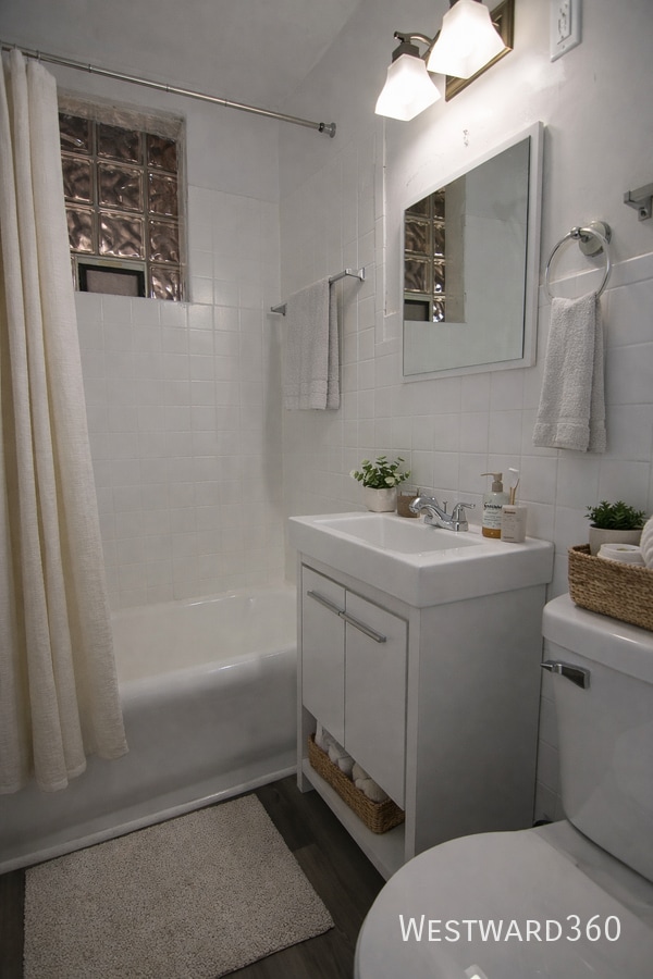 Building Photo - 6704 S Wood St