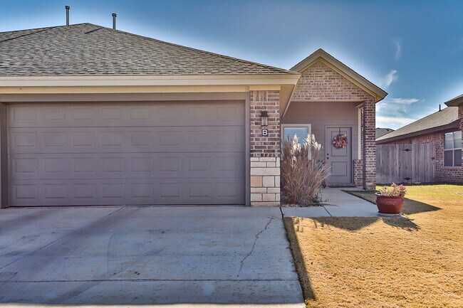 Building Photo - Zero Deposit! 6, 9 or 12 month Lease! Coop...