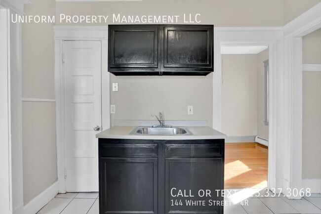 Building Photo - 144 White St