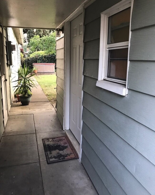 Building Photo - 1724 1/2 Delaware Ave - West Sacramento 95691