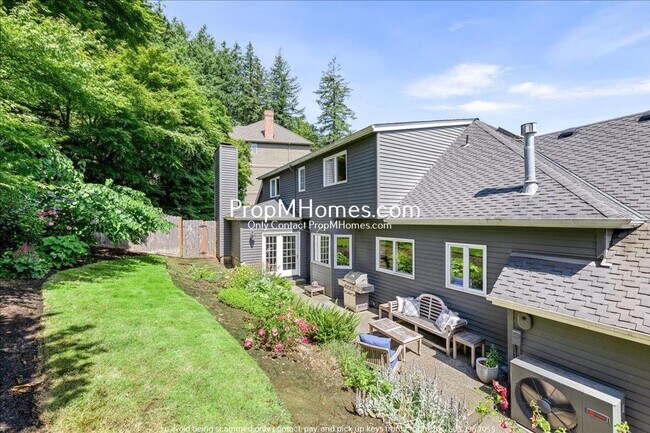 Building Photo - 17981 SW Meadowlark Ln