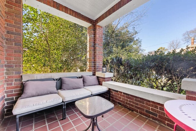 Building Photo - 536 Hawthorne Ln