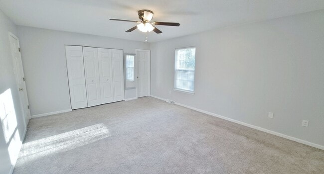 Building Photo - 3 Bed / 3 Bath Single Family Home
