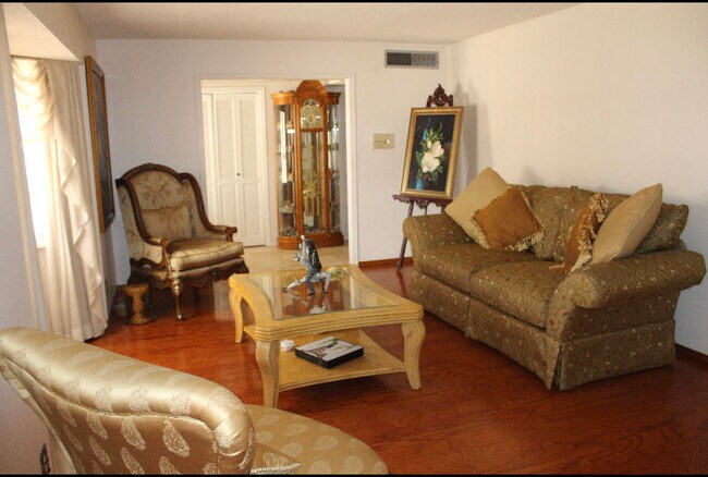 Building Photo - 8812 Cosmos Ave