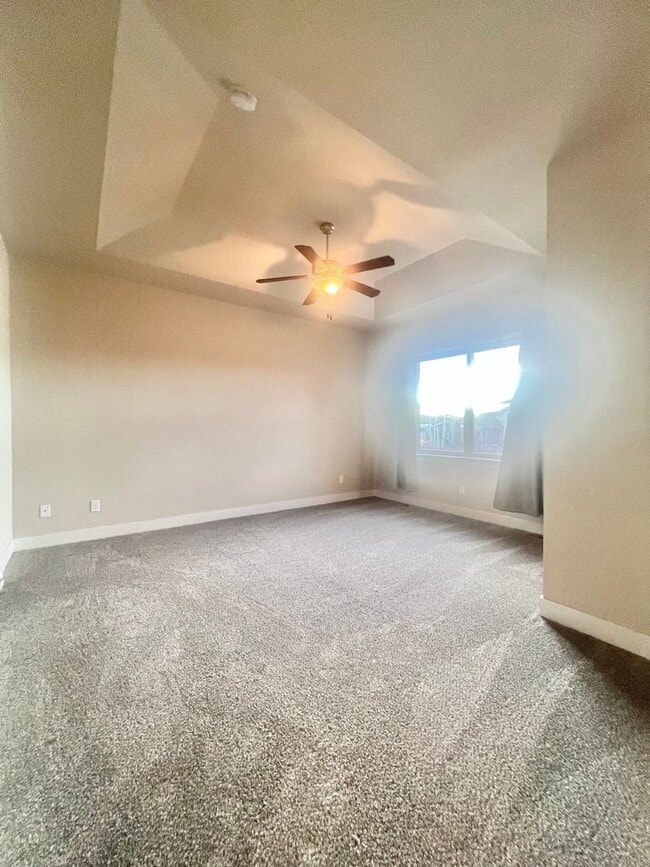 Building Photo - 3 bedroom/2.5 bath Condo with attached 2 car garage In Fossil Lake Subdivision in Fort Collins, CO