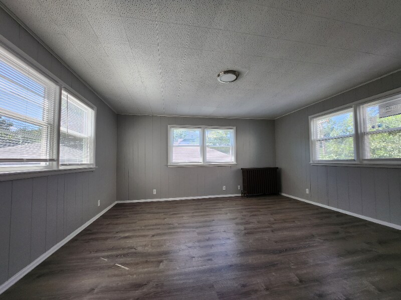 Building Photo - 392 W Hickory St