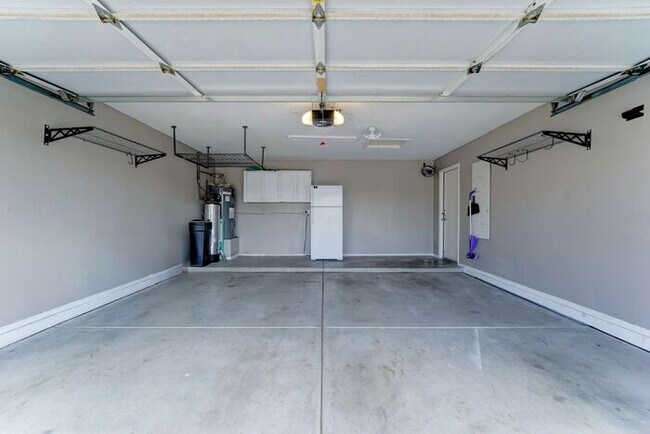 Building Photo - READY TO VIEW NOW! Stunning 3 Bed 2 Bath H...