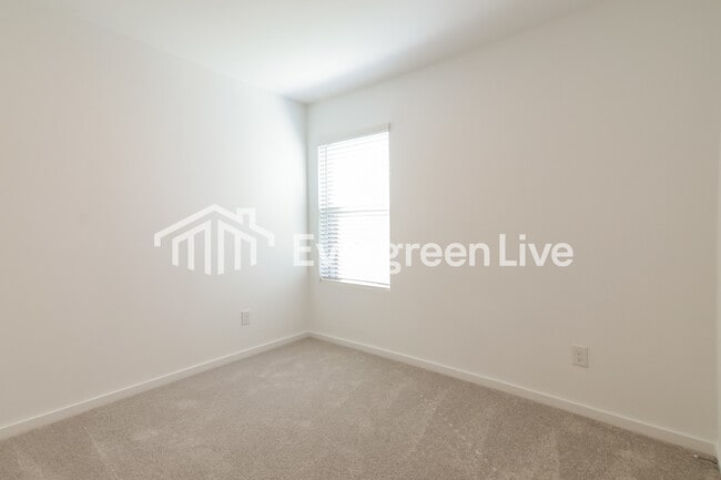 Building Photo - 832 Dressage Ln