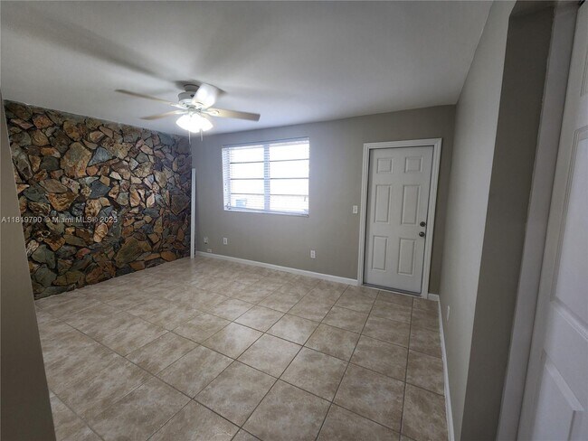 Building Photo - 1806 SW 97th Ave