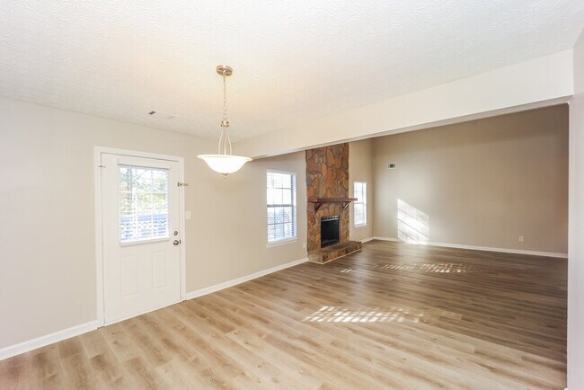 Building Photo - 148 Little Joe Ct