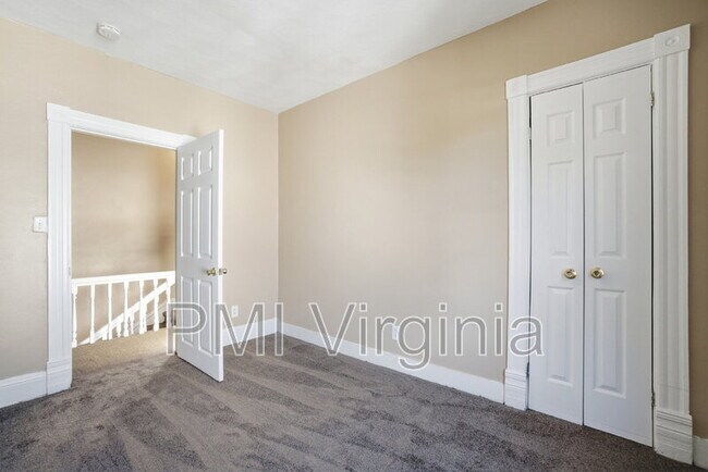 Building Photo - 527 W 26th St