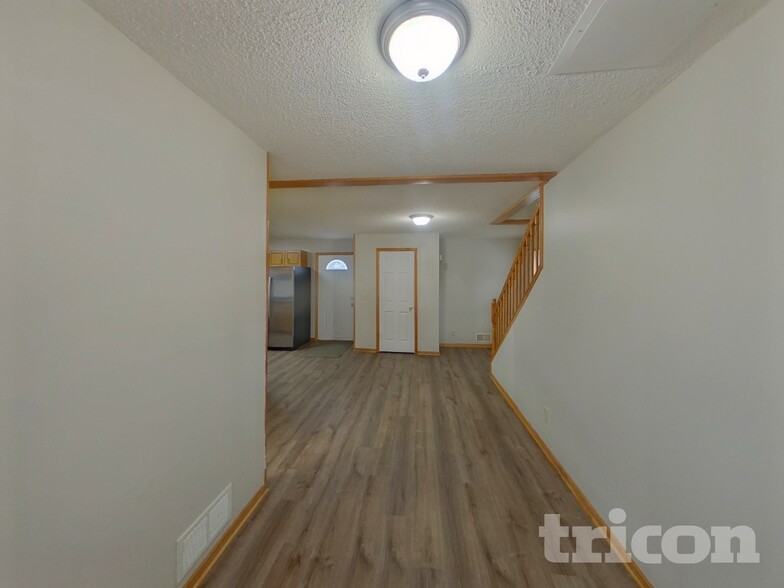 Building Photo - 2144 Sherwood Ave