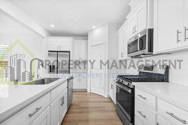 Building Photo - Stunning New 4 Bed / 3 Bath Home | Built i...