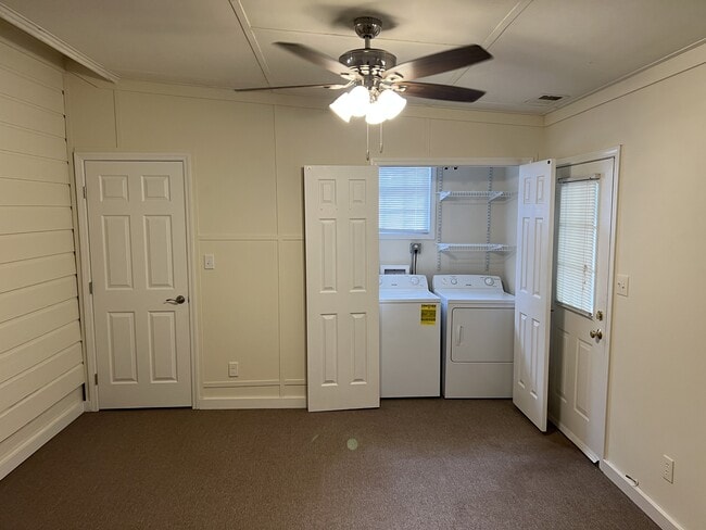 Building Photo - 166 Hart Ave