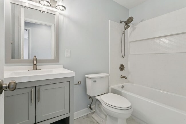 Building Photo - Updated Large Home with Private In-Law Suite Near Gloucester Main Street