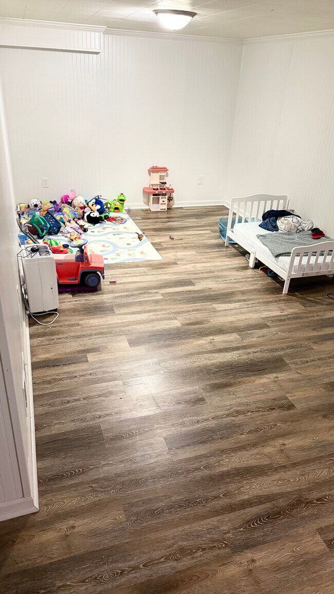 Building Photo - 3219 SW 8th Ave