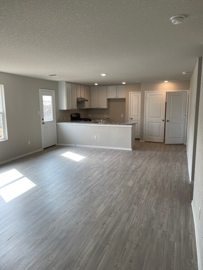 Building Photo - 10543 McClintock Dr