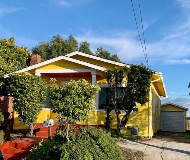 Building Photo - Beautiful Modern 2 Bedroom House