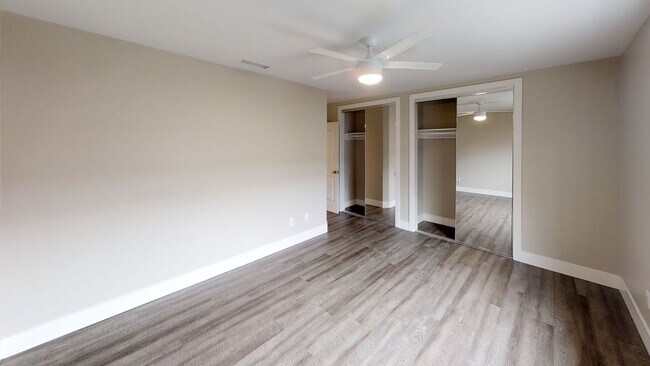 Building Photo - 5578 Mary Ln Dr