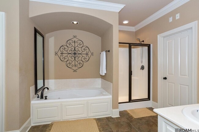 Building Photo - 9430 Magnolia Crossing Dr