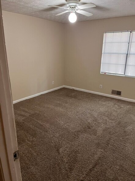 Building Photo - 140 Hunters Ln
