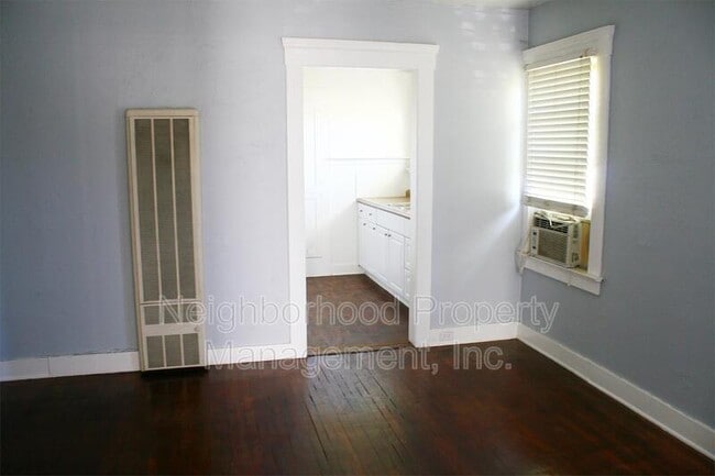 Building Photo - 719 E Vassar Ave