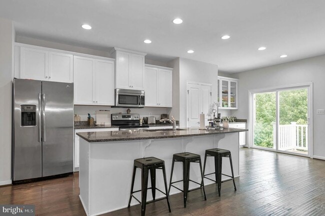 Building Photo - 8633 Rosecrans Ln