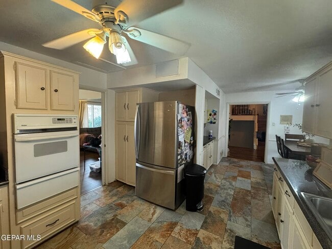 Building Photo - 6417 Pino Real Dr