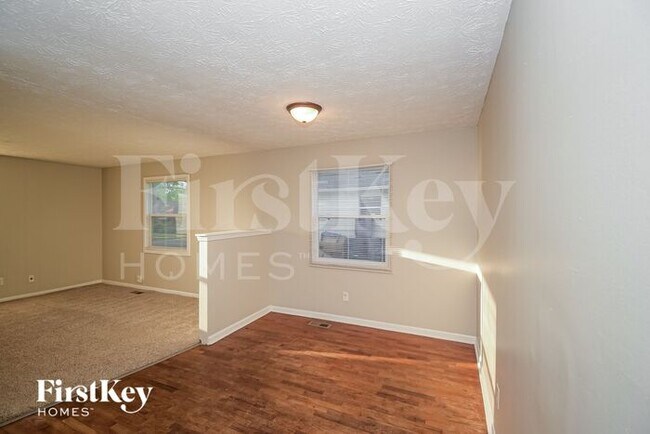 Building Photo - 4601 N Richardt Ave