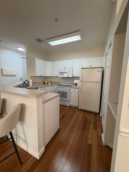 Kitchen - 4506 SW 160th Ave