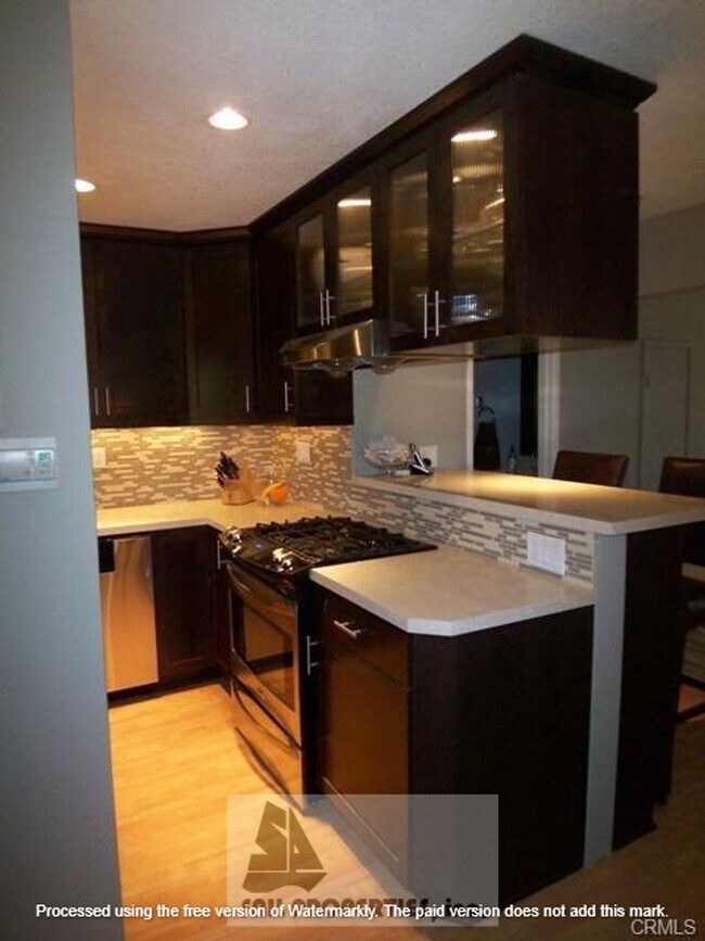 Building Photo - Stunning Townhome in Huntington Beach!