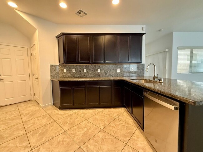 Building Photo - 4 BED, 2.5 BATH, 2 CAR-GARAGE, TWO-STORY, SINGLE FAMILY HOME FOR RENT w/ COMMUNITY POOL & SPA