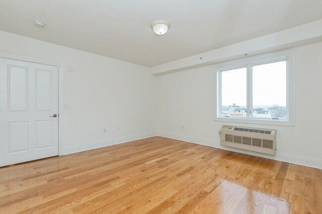 Building Photo - 125 43rd St