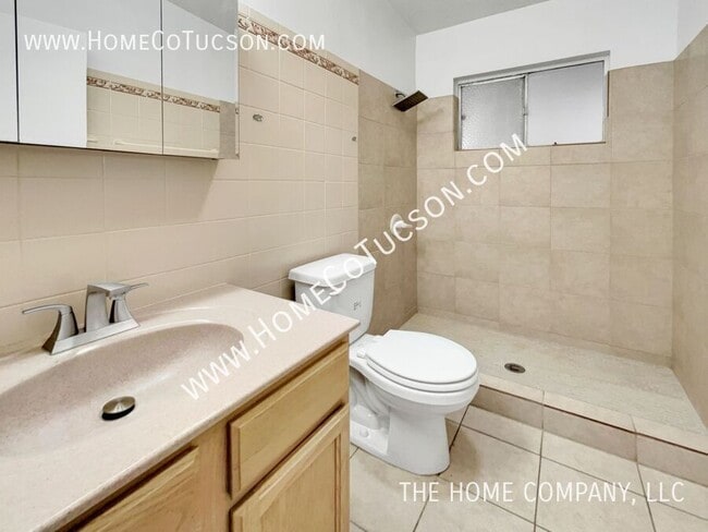 Building Photo - 720 W Alturas St