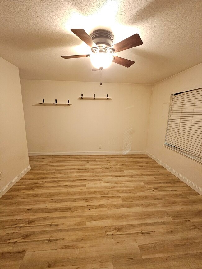 Building Photo - 3768 W Benjamin Holt Dr