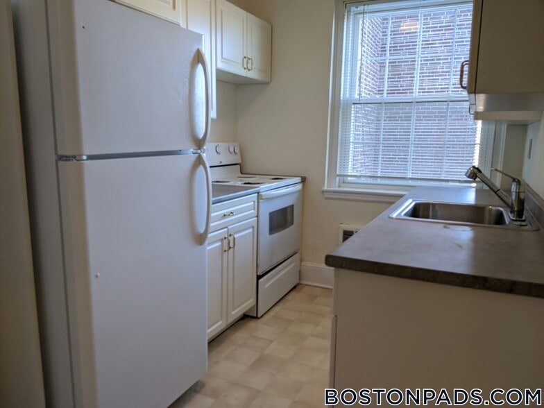 Primary Photo - 550 Belmont St
