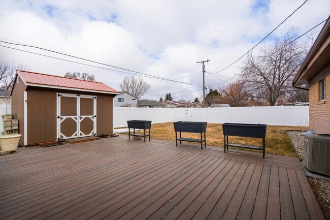 Building Photo - 428 Edwards Ave