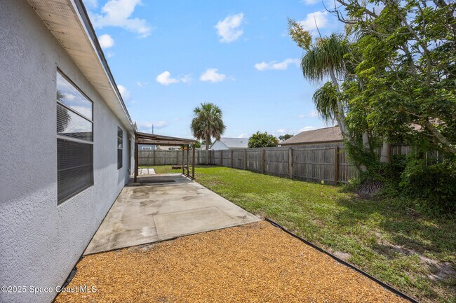 Building Photo - 859 Pine View Ave