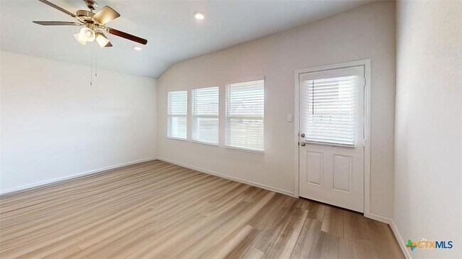 Building Photo - 10016 Avendesora Rd