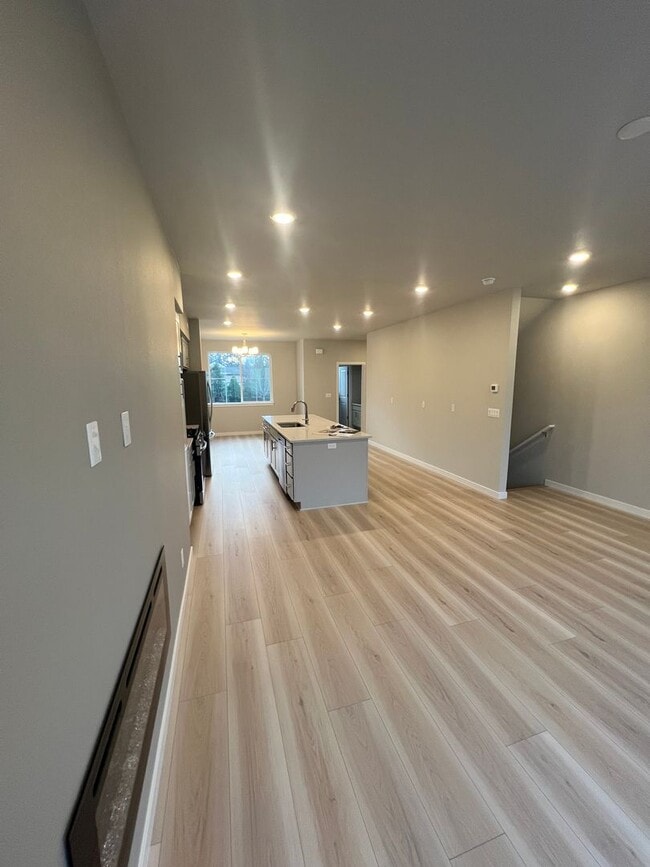 Building Photo - Stunning Tigard Home with Private In-Law Suite & Flexible Living Options