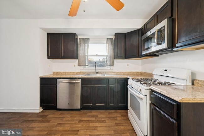 Building Photo - 610 Lee Ave